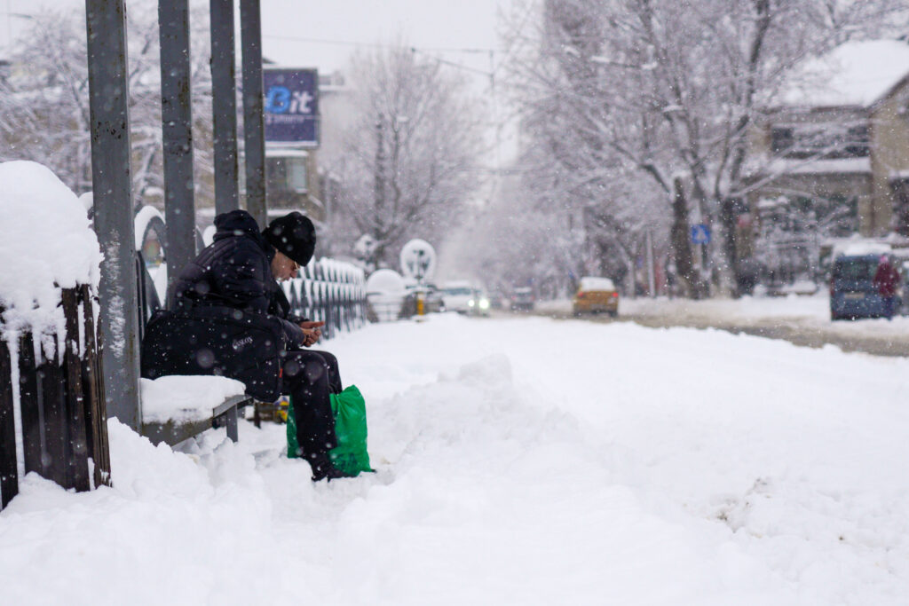 ANM, Cod galben de viscol și ninsori în jumătate de țară: rafale de până la 70 km/h