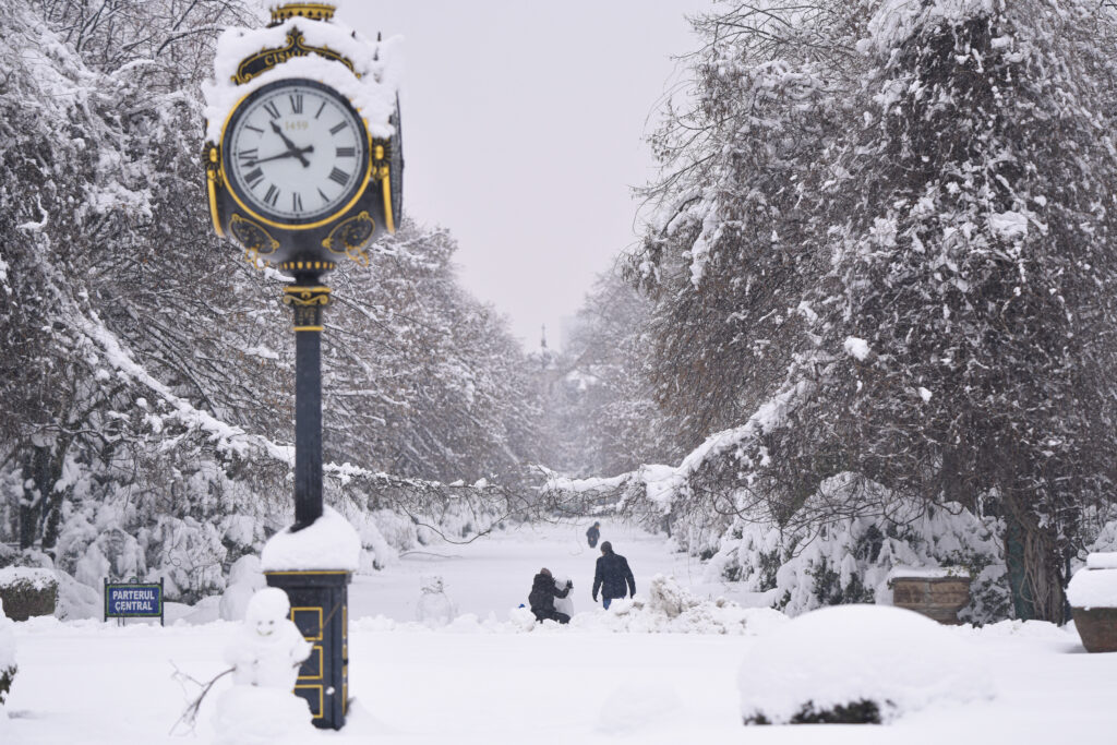 Bucureștiul, sub zăpadă. Imagini după ninsorile abundente