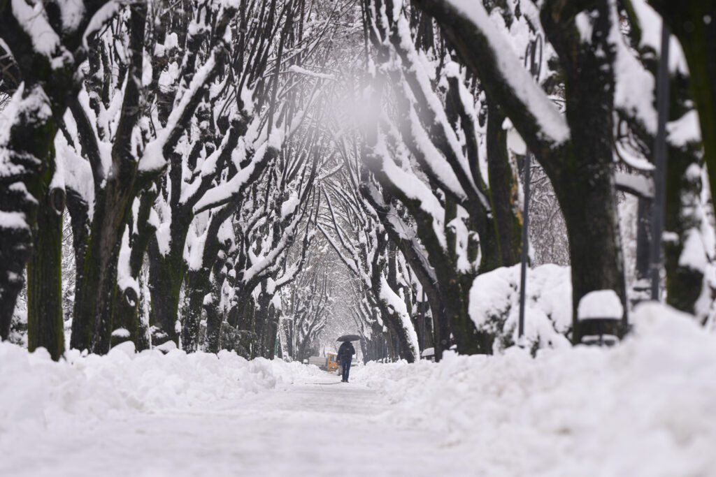 ANM, informare meteo: ploile și ninsorile cuprind toată România, până duminică