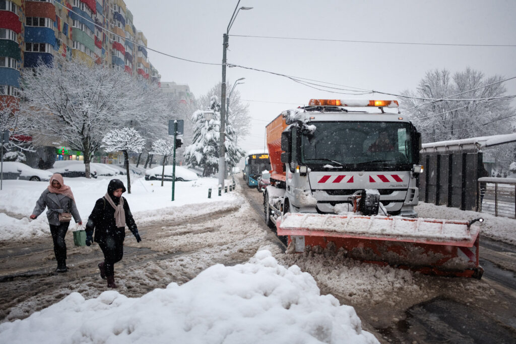 Ciucu anunță ce amenzi au fost aplicate după verificările privind deszăpezirea arterelor de circulație