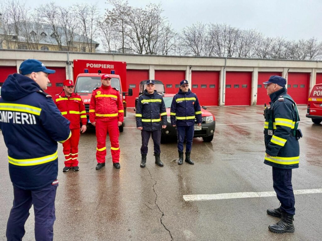 Mii de pompieri, mobilizați să intervină în 9 județe din țară