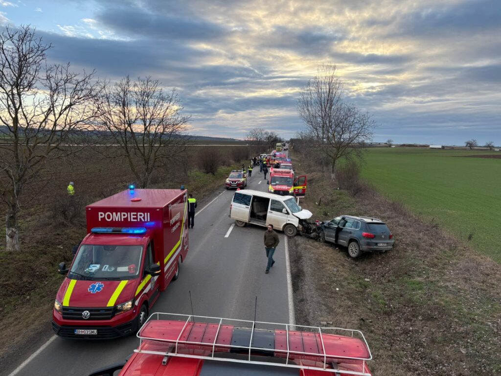 Bihor. Opt persoane implicate într-un accident rutier pe DN 19. Două victime transportate la spital