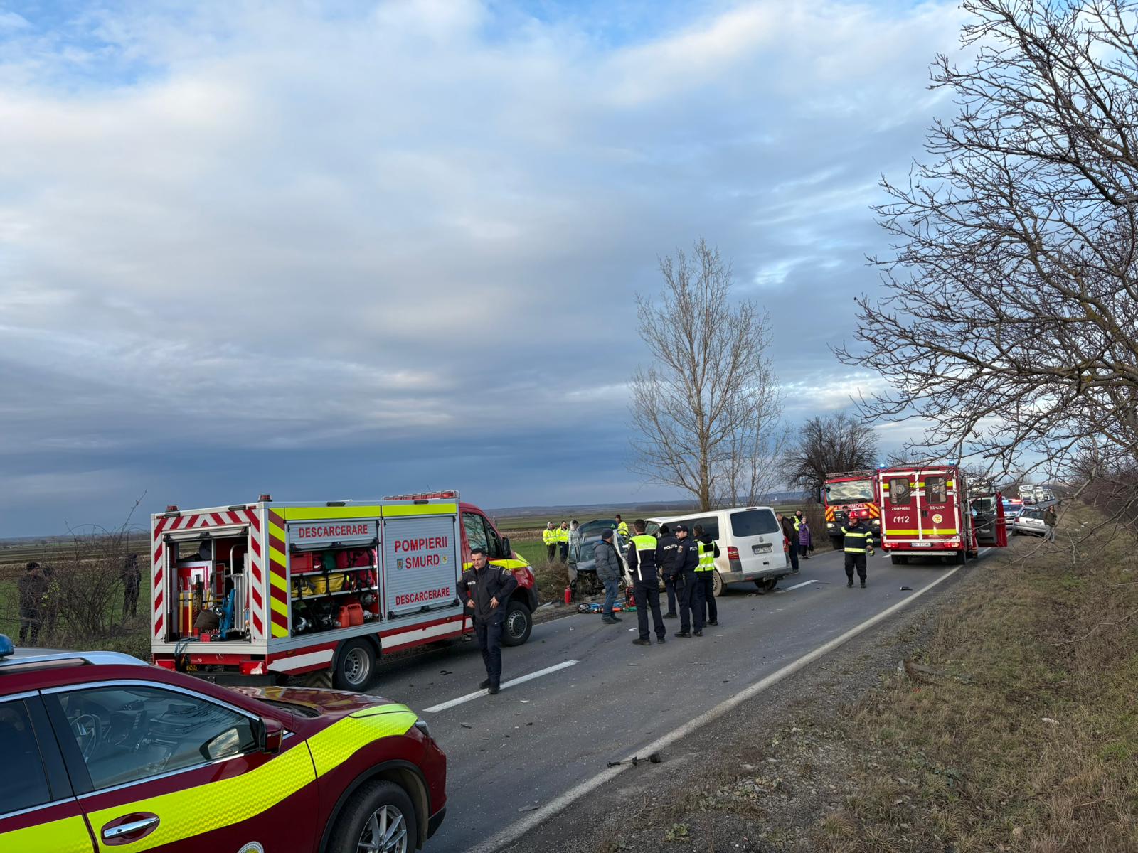 Poza pentru articolul Accident între două mașini pe DN 2G, în județul Bacău. Circulația este oprită