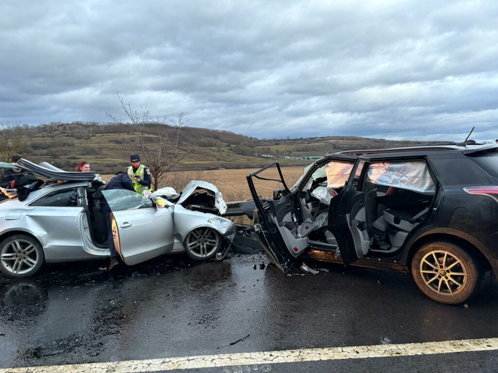 Doi bărbați au murit și o adolescentă a fost rănită după un accident pe DN 14, în Sibiu