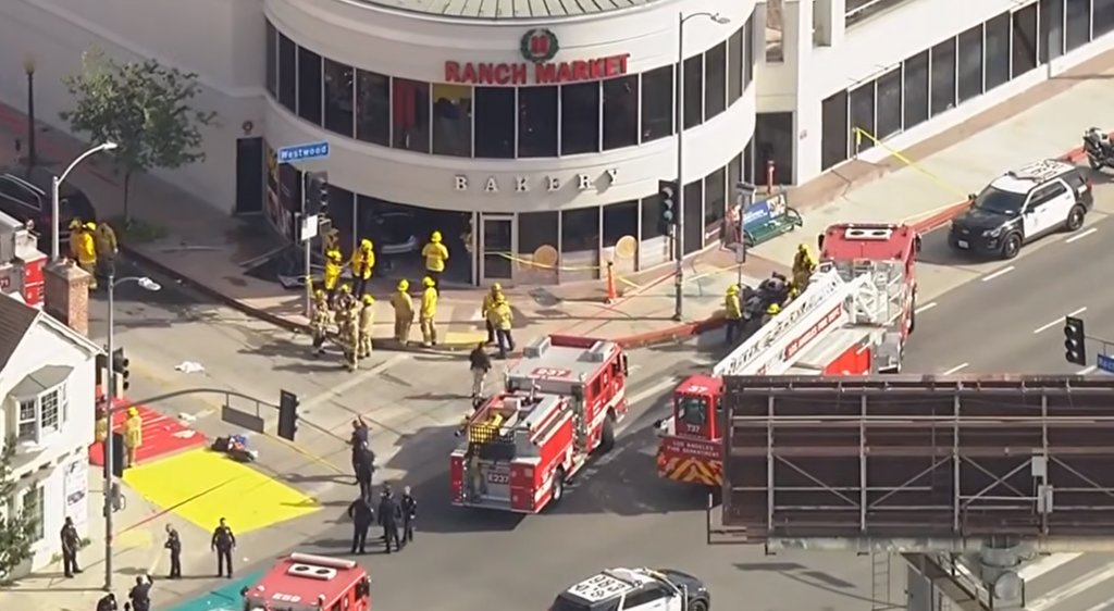 SUA. Trei morți și șase răniți după ce o mașină a lovit un biciclist și a intrat într-un supermarket