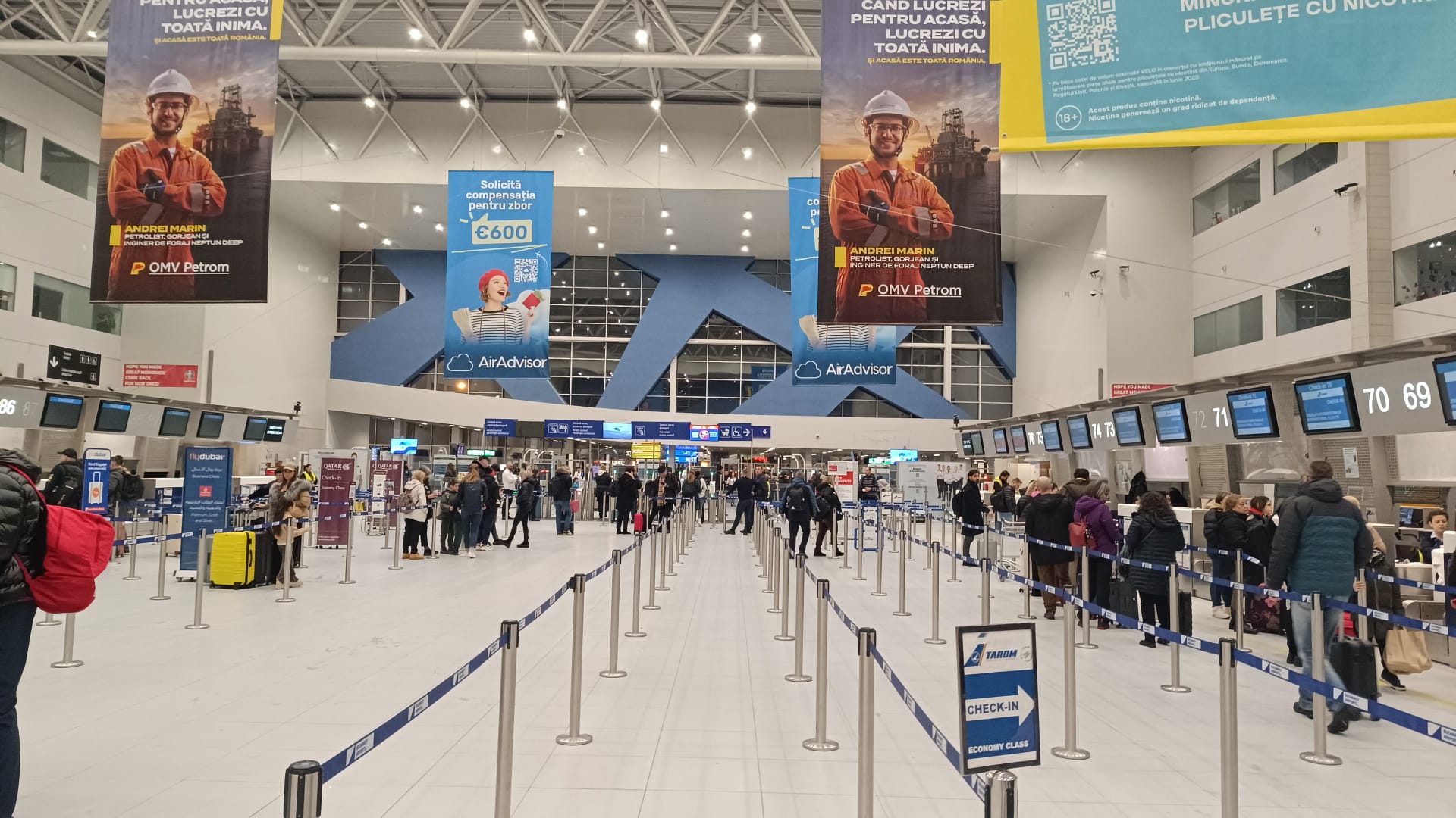 Trafic în condiții de ninsoare abundentă pe aeroporturile din București