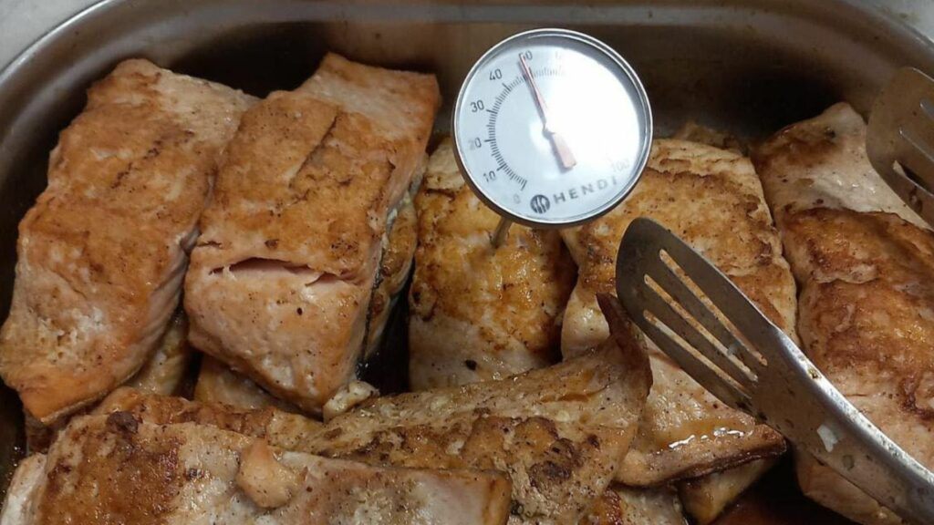 Controale ANPC: carne stricată și legume mucegăite. Amenzi de 5,72 milioane de lei