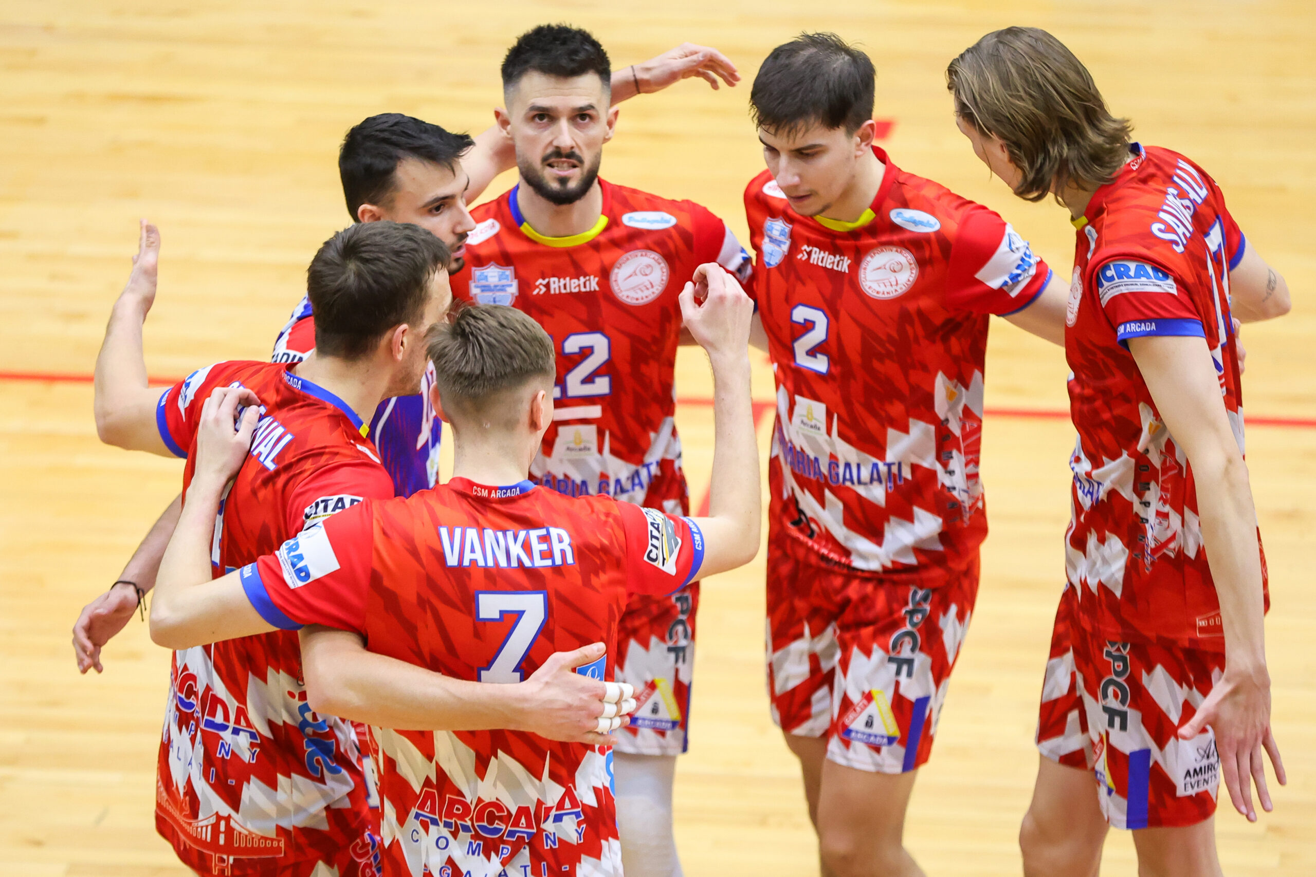 Finala campionatului masculin de volei se intensifică