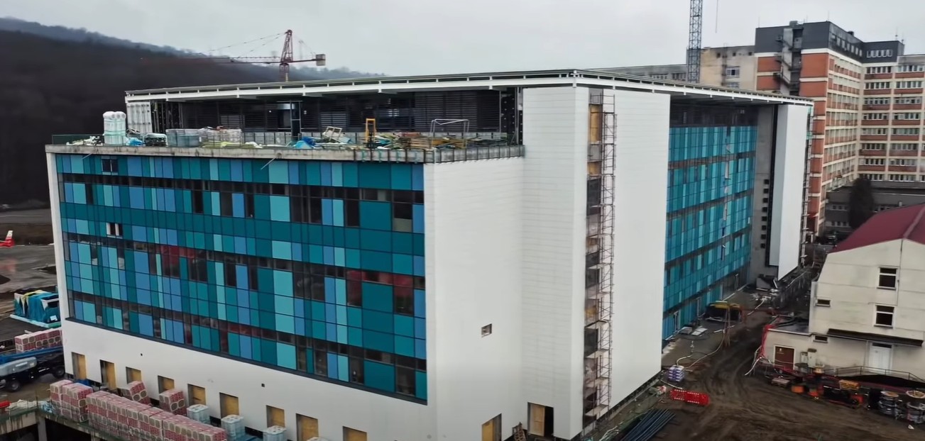 România are nevoie de centre de arși. Și, în sfârșit, le va avea // Stadiul centrului de la Târgu Mureș