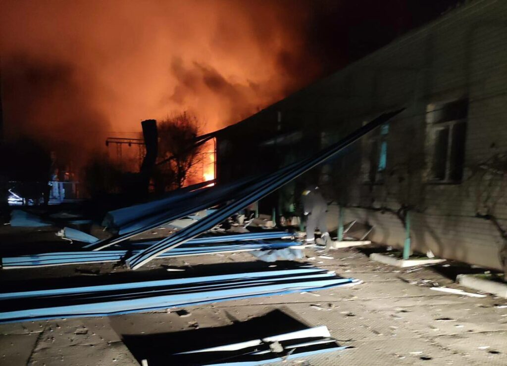 Rusia a atacat o centrală din Odesa, provocând pene de curent, dar și un incendiu