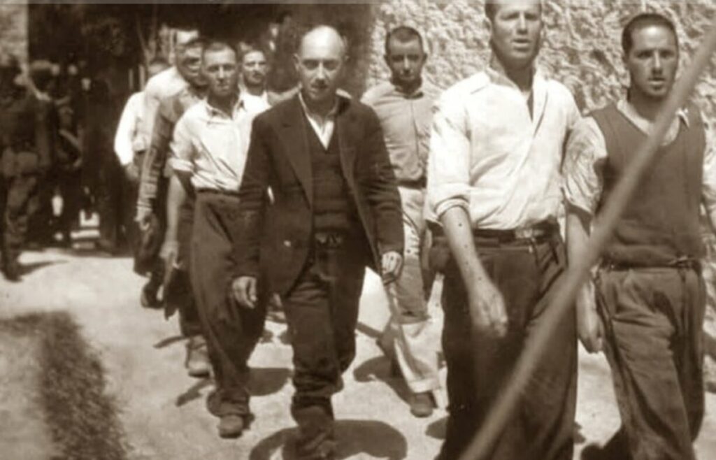 Fotografii de arhivă cu masacrul comuniștilor greci au fost scoase la licitație de un colecționar belgian / Grecii au luat foc