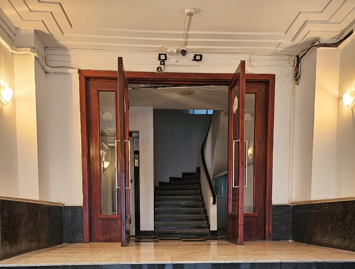 Garsoniere de 115 lei dispar din București