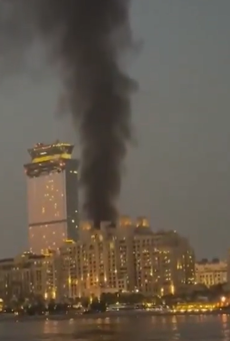 Coloană de fum observată în Dubai, după ce Emiratele spun că au interceptat rachete iraniene