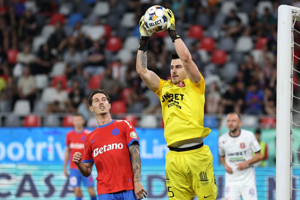 Schimb de portari în Superliga. Cătălin Căbuz semnează cu FC Argeș, David Lazar ajunge la Hermannstadt