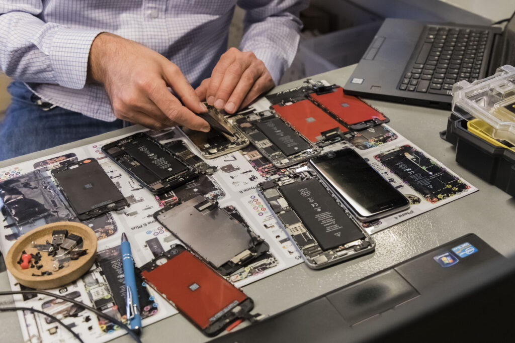 Malaezia interzice complet importurile de deșeuri electronice