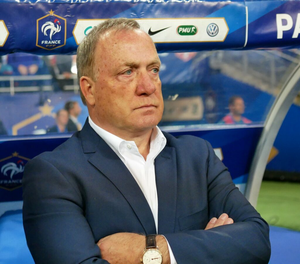 Antrenorul Dick Advocaat părăsește naționala de fotbal din Curaçao, cu doar patru luni înaintea Cupei Mondiale