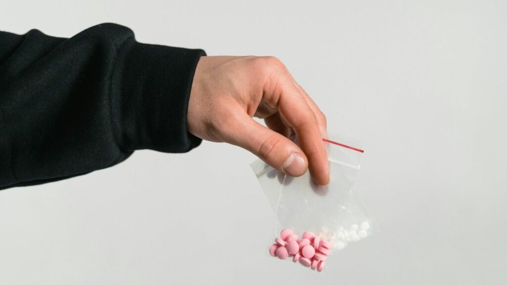 Opioidele sintetice ar fi putut cauza sute de decese în plus în Marea Britanie față de estimările inițiale