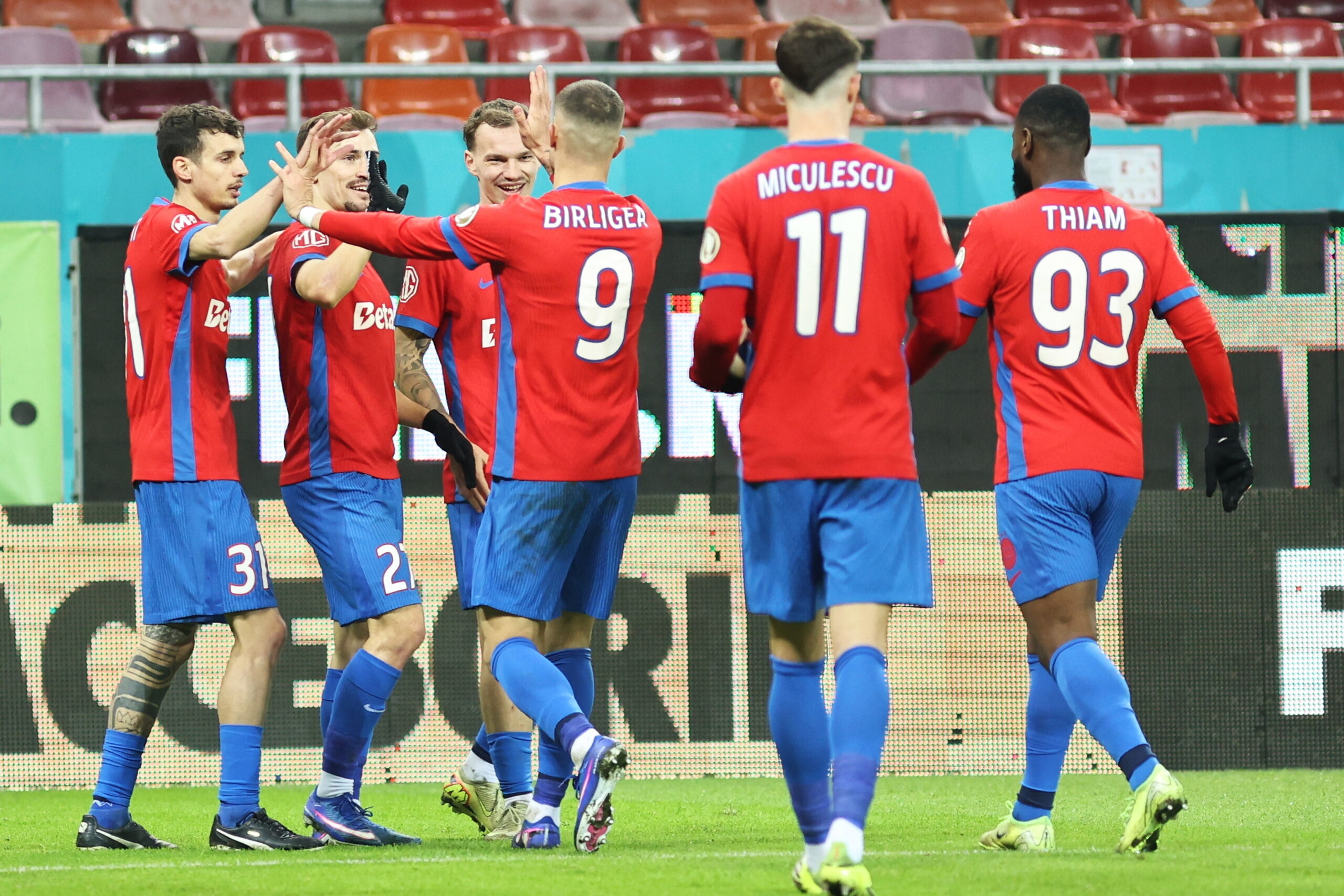 FCSB învinge Metaloglobus, în etapa a 28-a din Superliga României, și păstrează șanse la play-off FCSB învinge Metaloglobus, în etapa a 28-a din Superliga României, și păstrează șanse la play-off