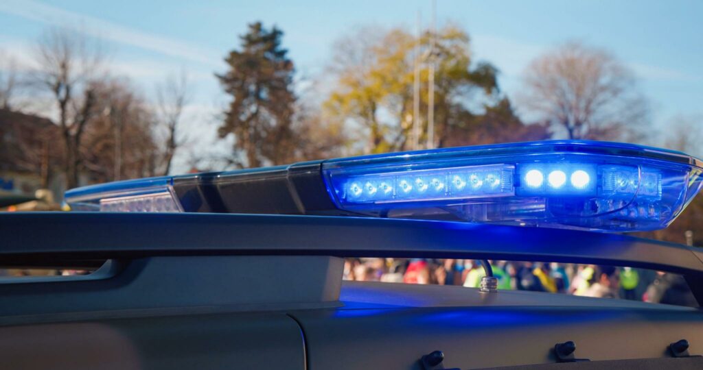 Șofer din Galați, lăsat fără permis după ce a circulat cu girofar și sirenă