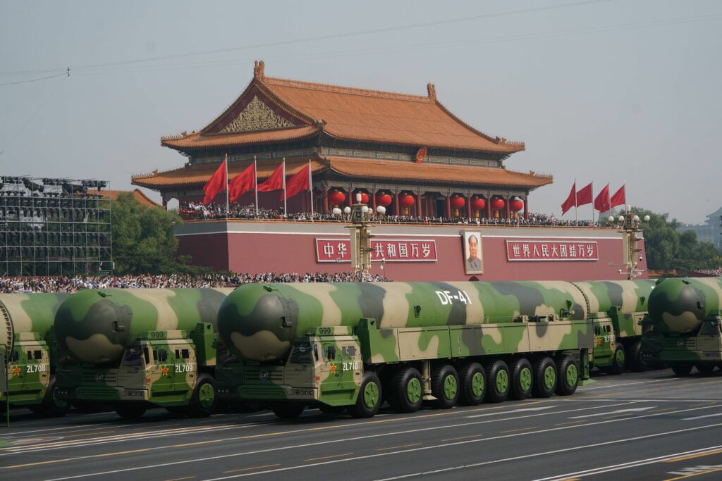 Statele Unite acuză China că a efectuat un test nuclear secret. Reacția Beijingului / Rusia vrea Marea Britanie și Franța la masa discuțiilor pentru un nou tratat de control al armelor nucleare