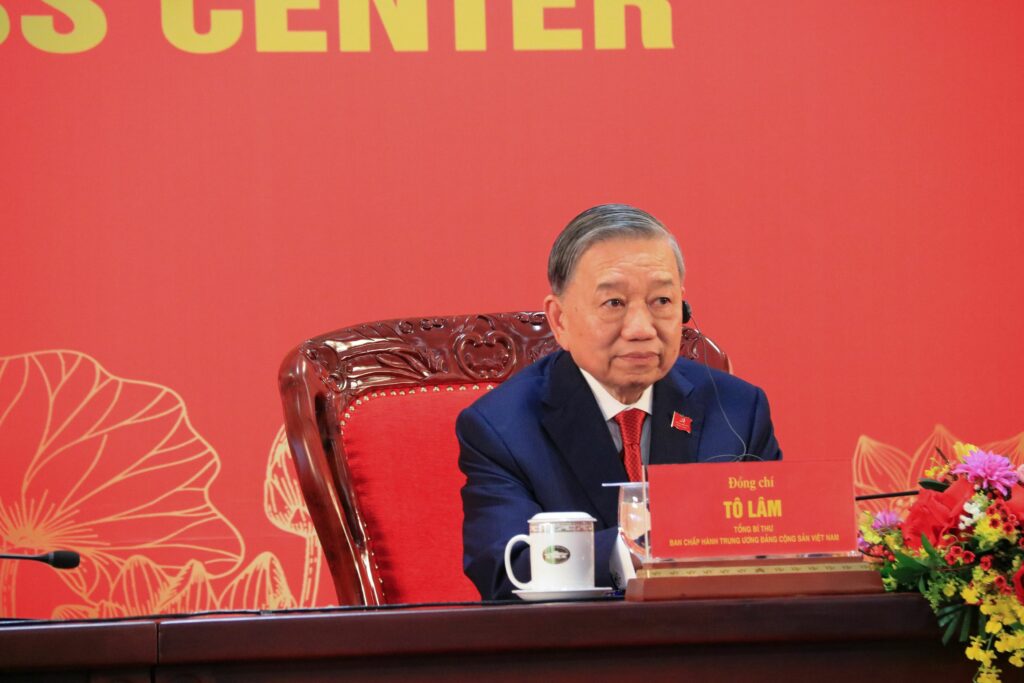 AP: Armata Vietnamului se pregătește pentru un posibil „război de agresiune” american. Statele Unite sunt considerate putere „beligerantă”