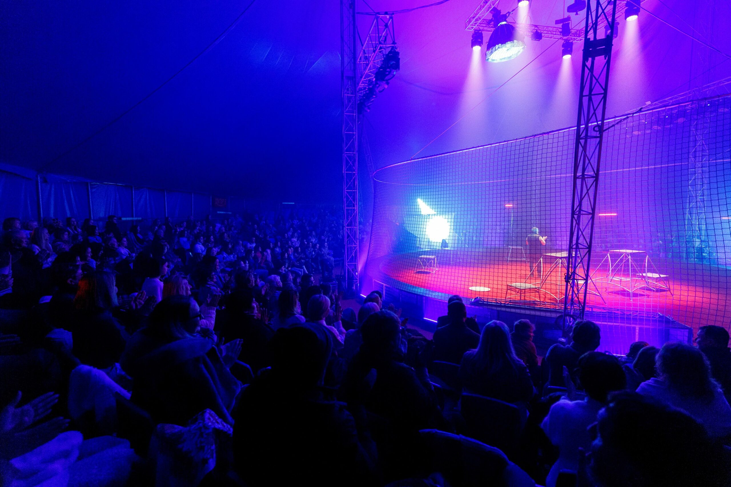 Poza pentru articolul Acrobat rănit după o cădere de la patru metri, la un spectacol de circ din Craiova