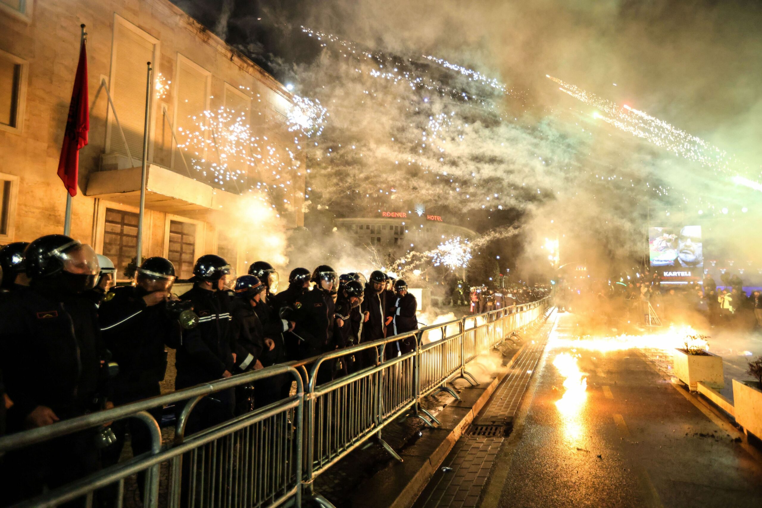 Proteste violente în capitala Albaniei
