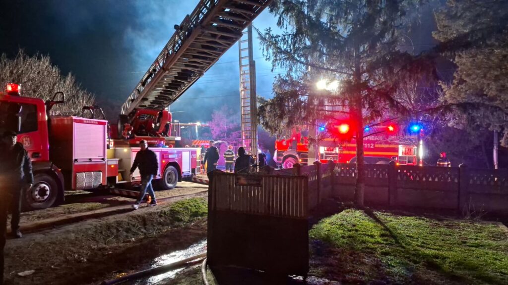 Incendiu la o biserică din Teleorman. Acoperișul s-a prăbușit