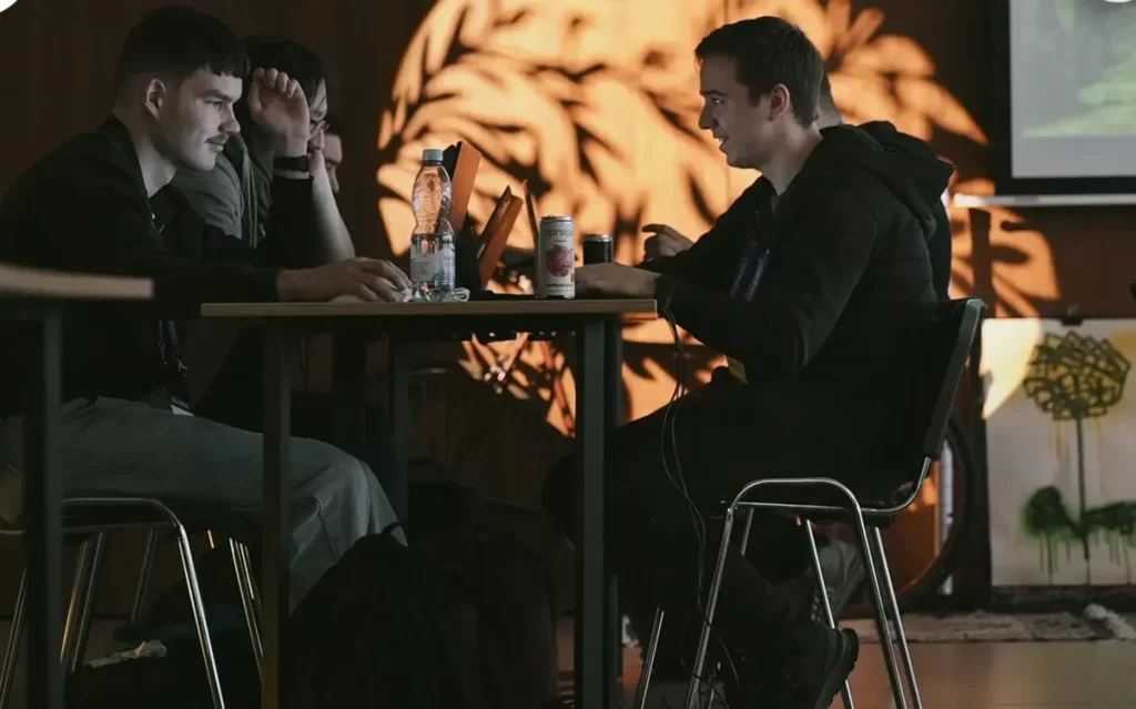 Sistemul militar DOT-Chain, testat de hackeri și inteligența artificială la forumul de la Kiev