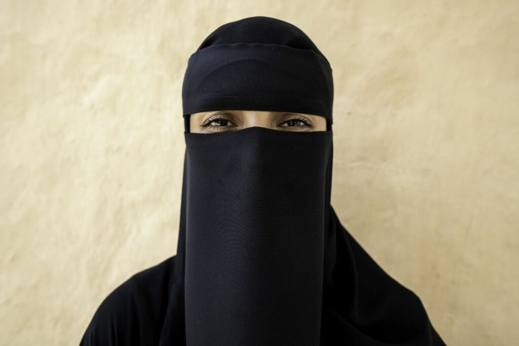Harta vălurilor islamice în Europa. Ce țări au interzis burka și niqabul și unde există doar restricții