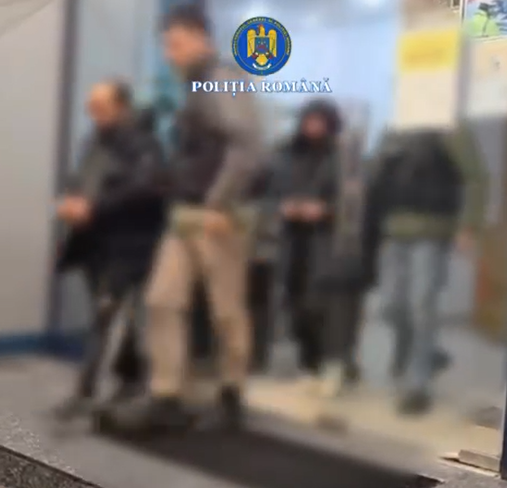 Patru frați minori erau obligați de părinți și unchi să cerșească în Capitală