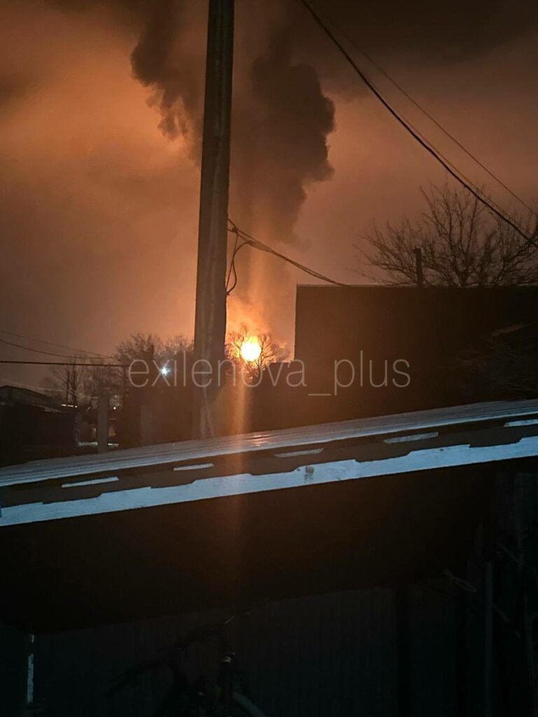 Incendiu uriaș la o rafinărie strategică din sudul Rusiei, după un atac cu dronă