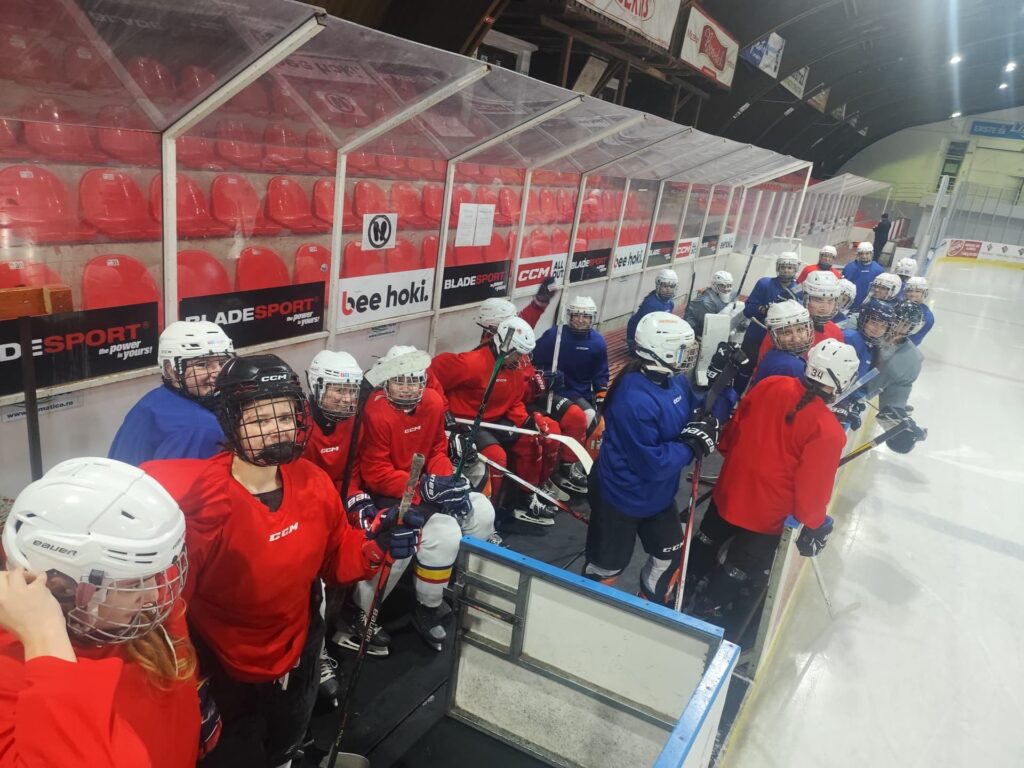 România câștigă cu Bulgaria în primul meci de la Campionatul Mondial de hochei pe gheață feminin Divizia III/A