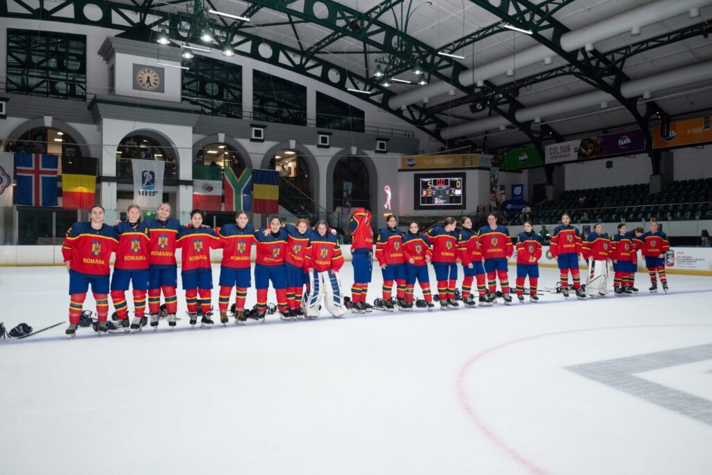 Hochei. România promovează a 2-a oară consecutiv la junioare U18. Antrenorul Varga: Sunt eroine!