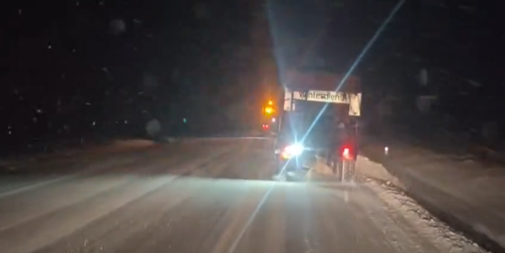 Ninsori abundente în Oltenia. Peste 280 de utilaje au intervenit pe drumurile din regiune