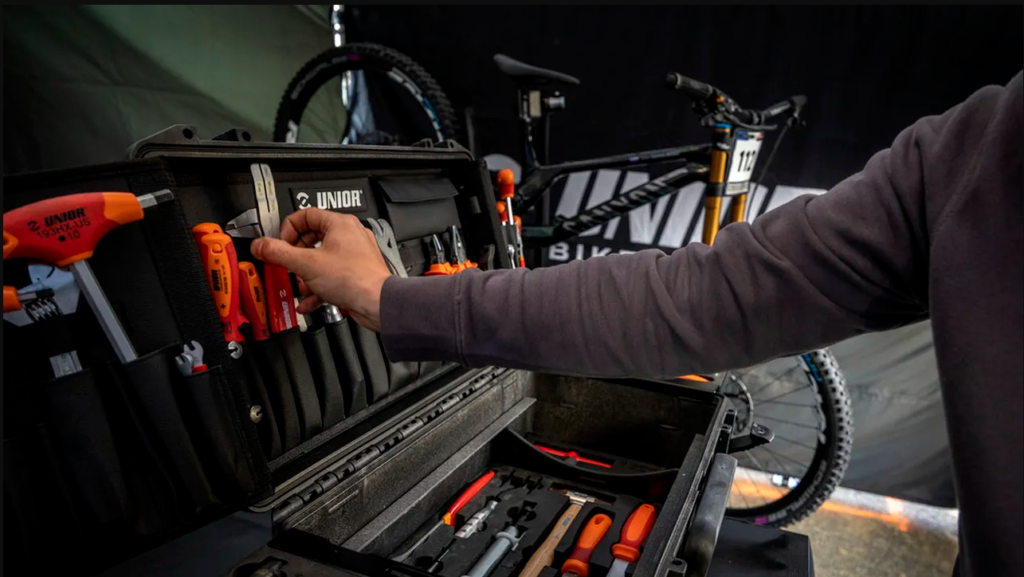 Unior Tepid propune dotarea „la cheie” a unui service modern de biciclete, cu scule UNIOR Bike Tools și uneltar adiacent multibrand