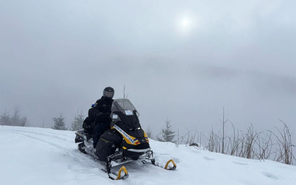 Polițiștii de frontieră din Sighetu Marmației, dotați cu patru snowmobile pentru misiuni pe timp de iarnă