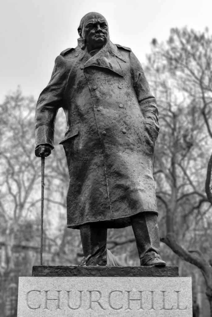 Statuia lui Churchill din Londra, vopsită cu mesaje pro-Palestina și împotriva Israelului