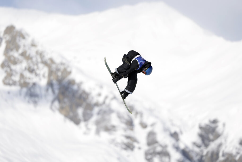 Milano Cortina 2026. Chinezul Su Yiming câștigă medalia de aur la snowboard, chiar de ziua sa. Primul aur al Chinei la JO2026