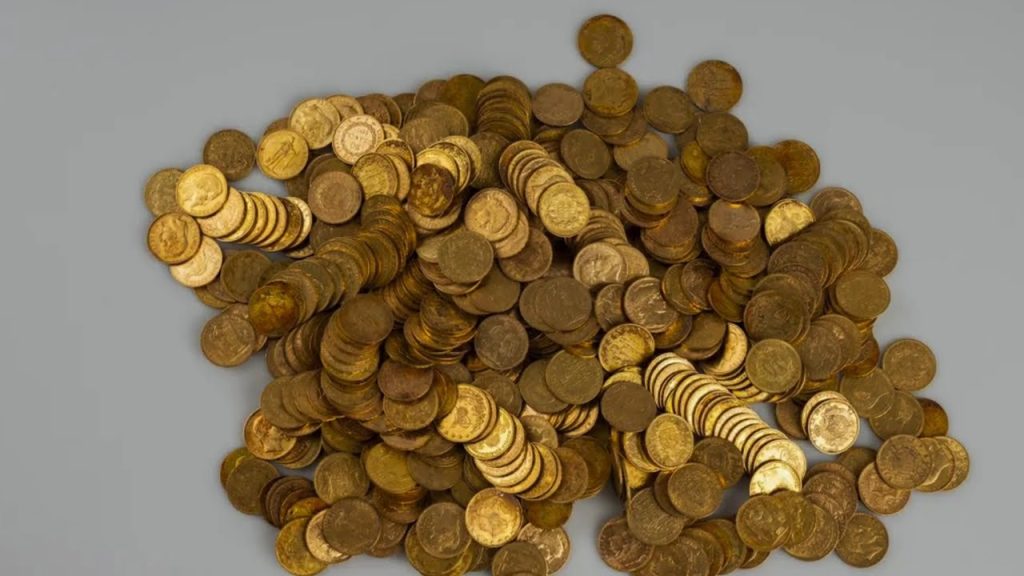 Descoperirea secolului în Cehia / Peste 500 de monede celtice, ascunse sub pământ de mai bine de două milenii