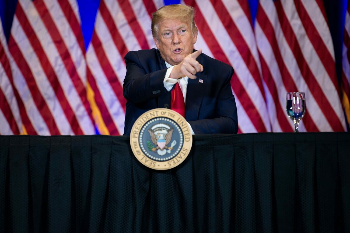 Poza pentru articolul Administrația Trump promovează războiul din Iran folosind videoclipuri virale, în stil TikTok: Montaje video cu atacuri reale și clipuri din jocuri video