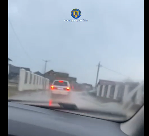 Adolescent la volan, urmărit în trafic și oprit cu focuri de armă pe un drum din Ialomița