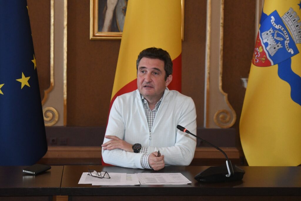 Primarul Aradului vrea transport public gratuit în oraș. Cere modificarea legislației