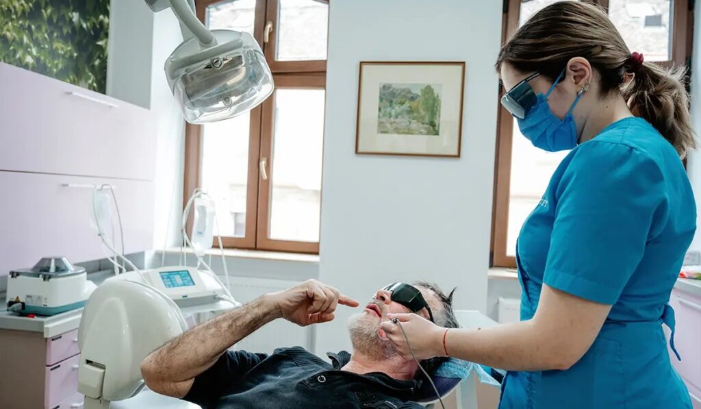 Durerea de maxilar: cauze frecvente și soluții moderne