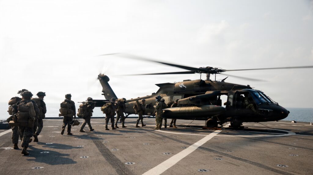 WSJ: SUA trimite încă 5.000 de pușcași marini în Orientul Mijlociu și mai multe nave de război