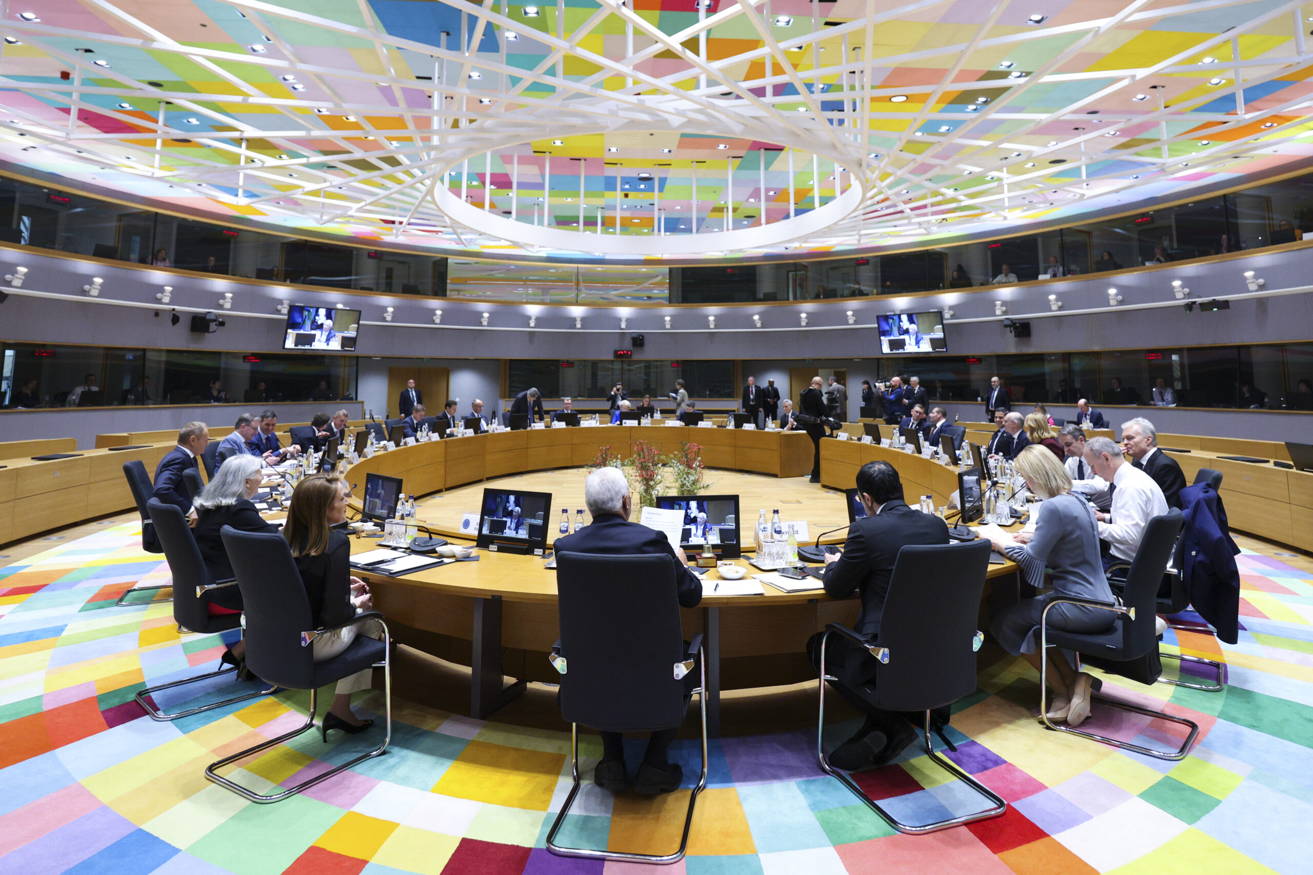 Summitul UE: Orbán blochează împrumutul pentru Ucraina