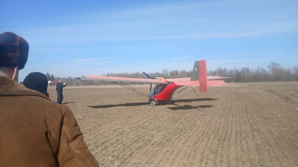 Un ucrainean a fugit de război cu un aparat de zbor de mici dimensiuni și a aterizat la Suceava