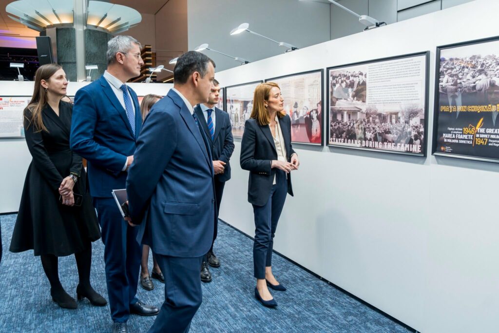 Europarlamentarul Eugen Tomac a inaugurat la Parlamentul European o expoziție despre foametea din 1946–1947 din Moldova sovietică
