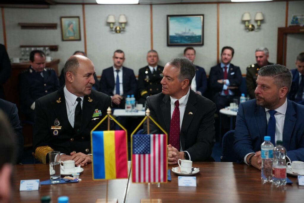 Darryl Nirenberg, ambasadorul SUA în România a asistat la o demonstrație militară