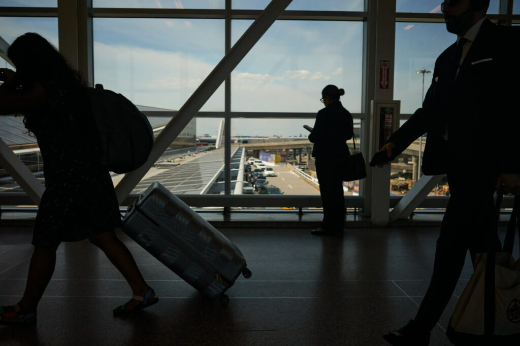 Accident pe pista aeroportului LaGuardia din New York. Traficul aerian a fost oprit